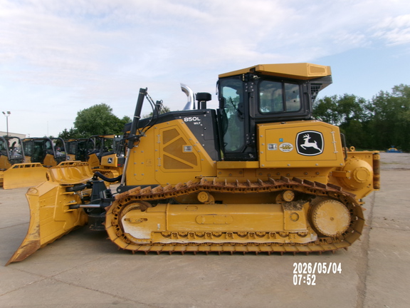 Photo of a 2024 John Deere 850L