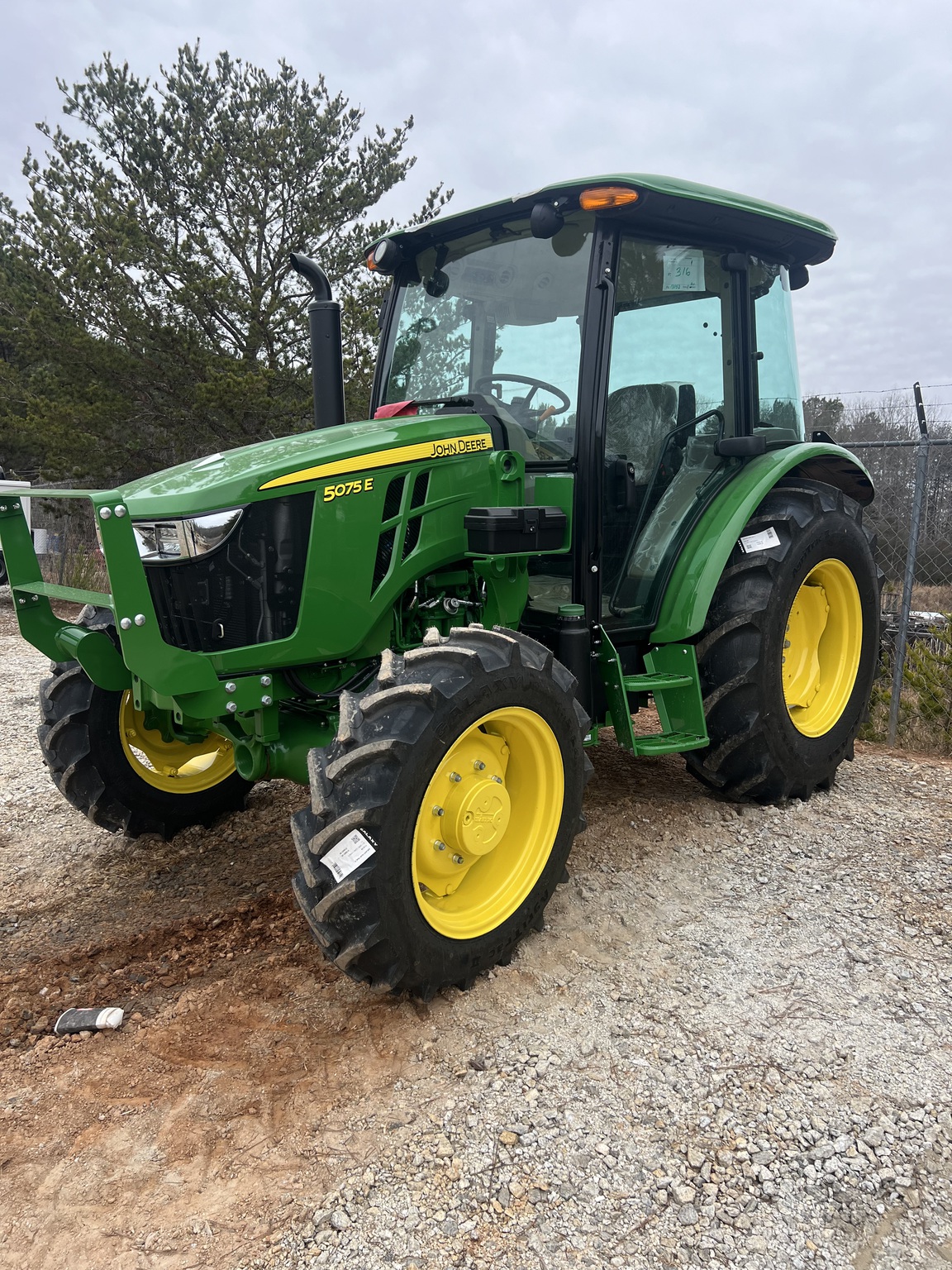 2024 John Deere 5075E Image 1