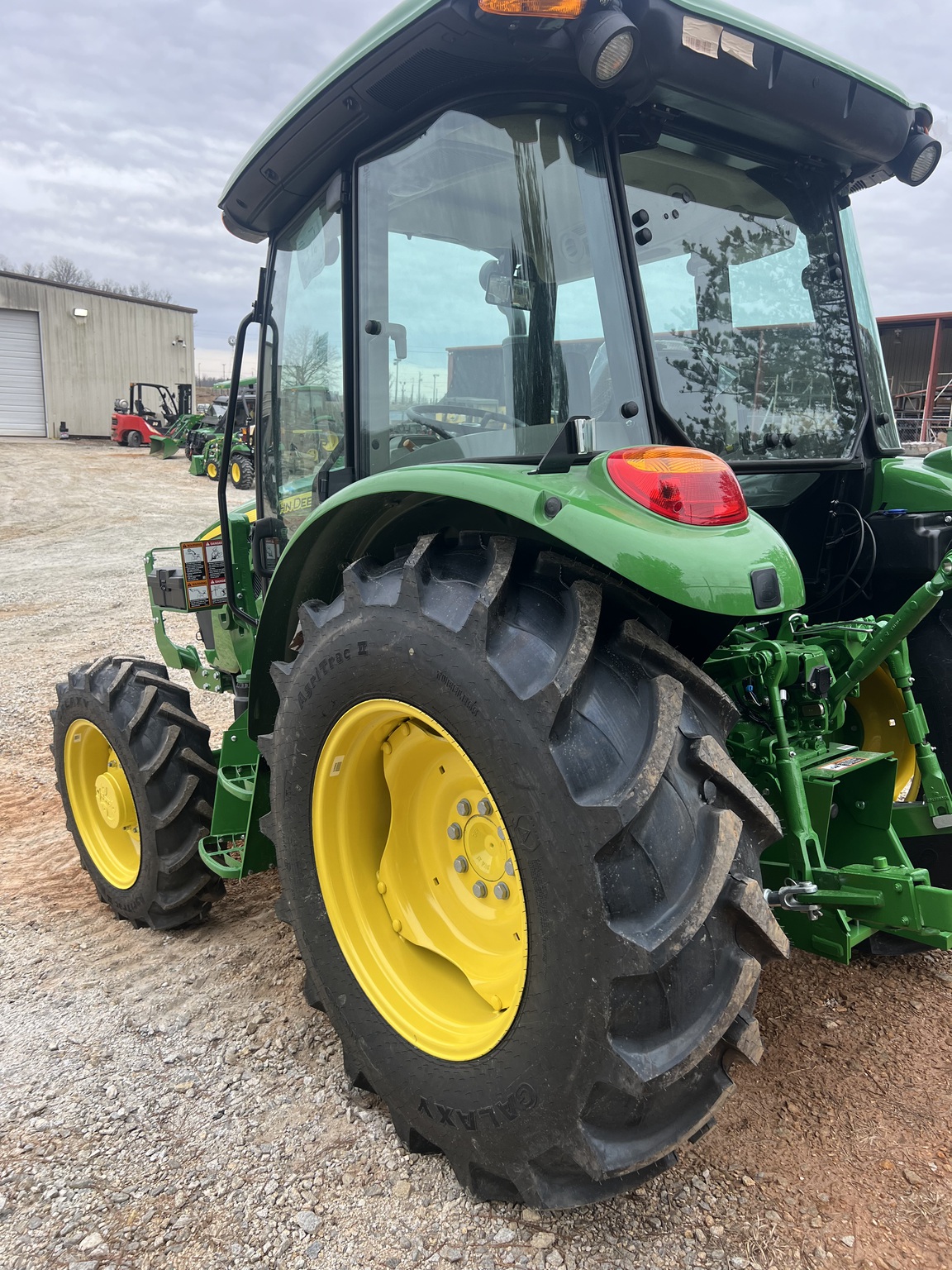 2024 John Deere 5075E Image 3