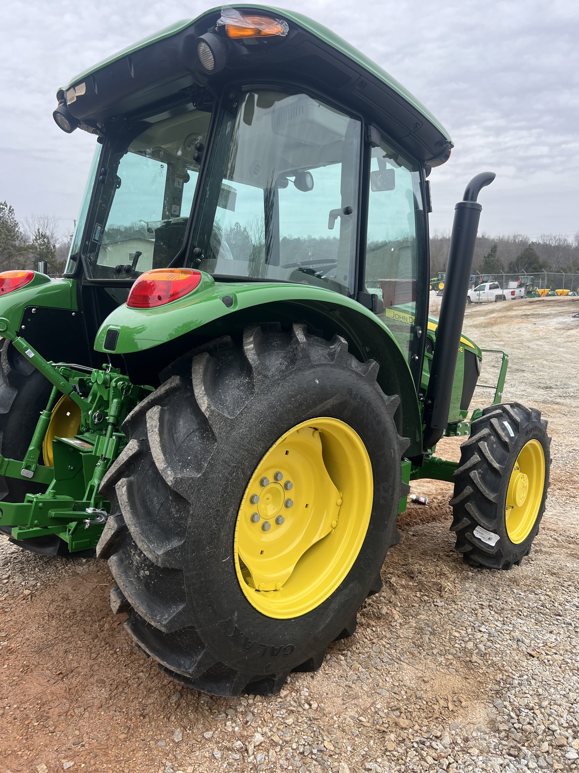 2024 John Deere 5075E Image 4