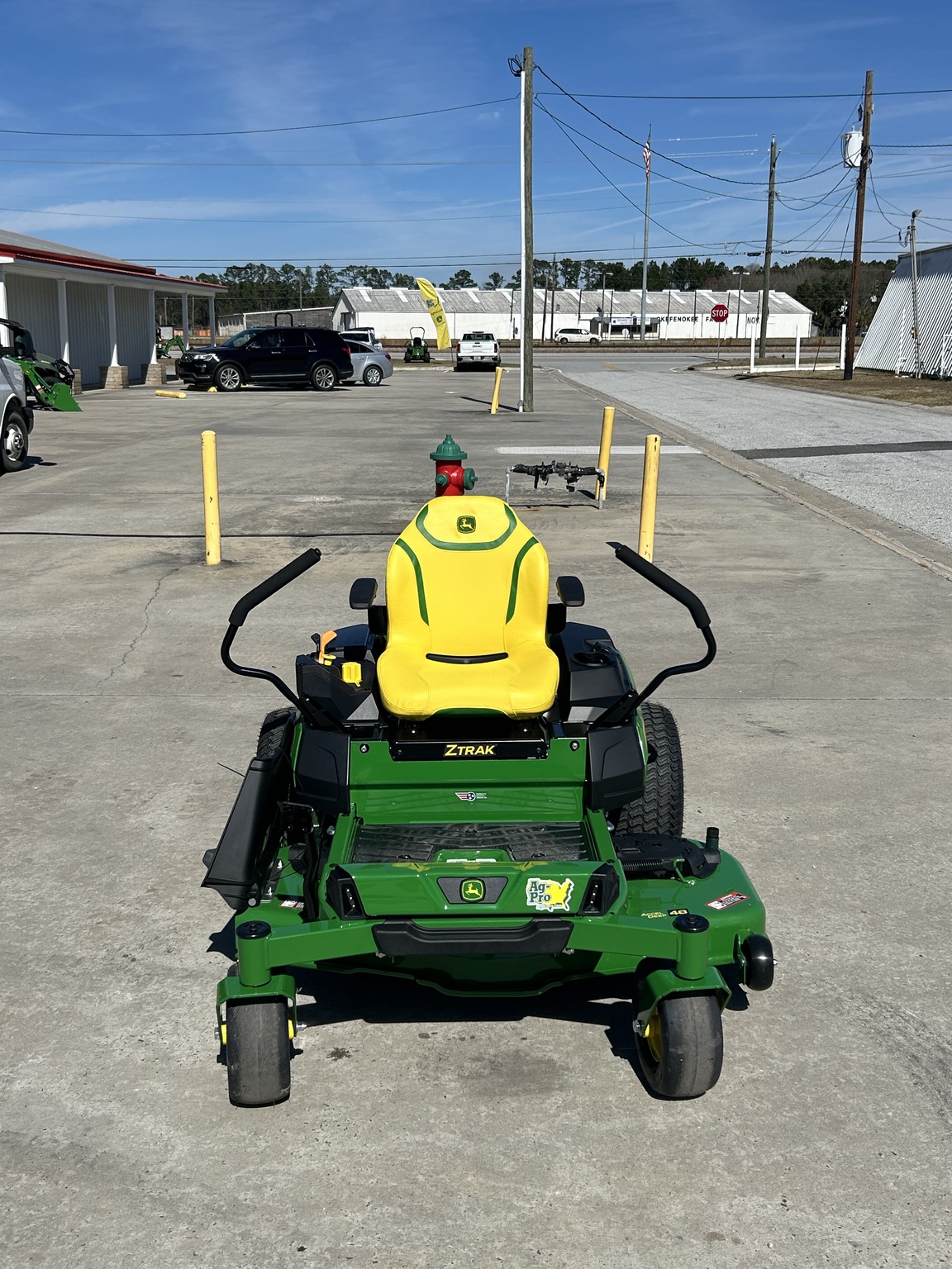2025 John Deere Z330R Image 1