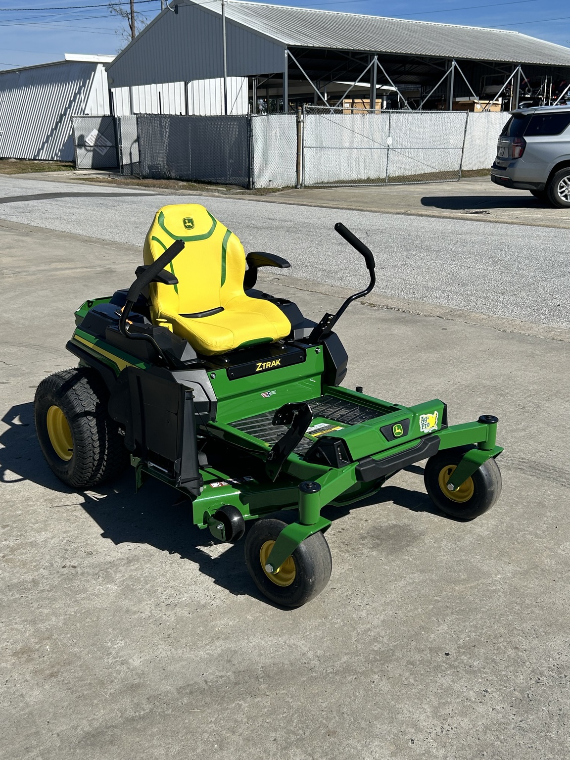 2025 John Deere Z330R Image 3
