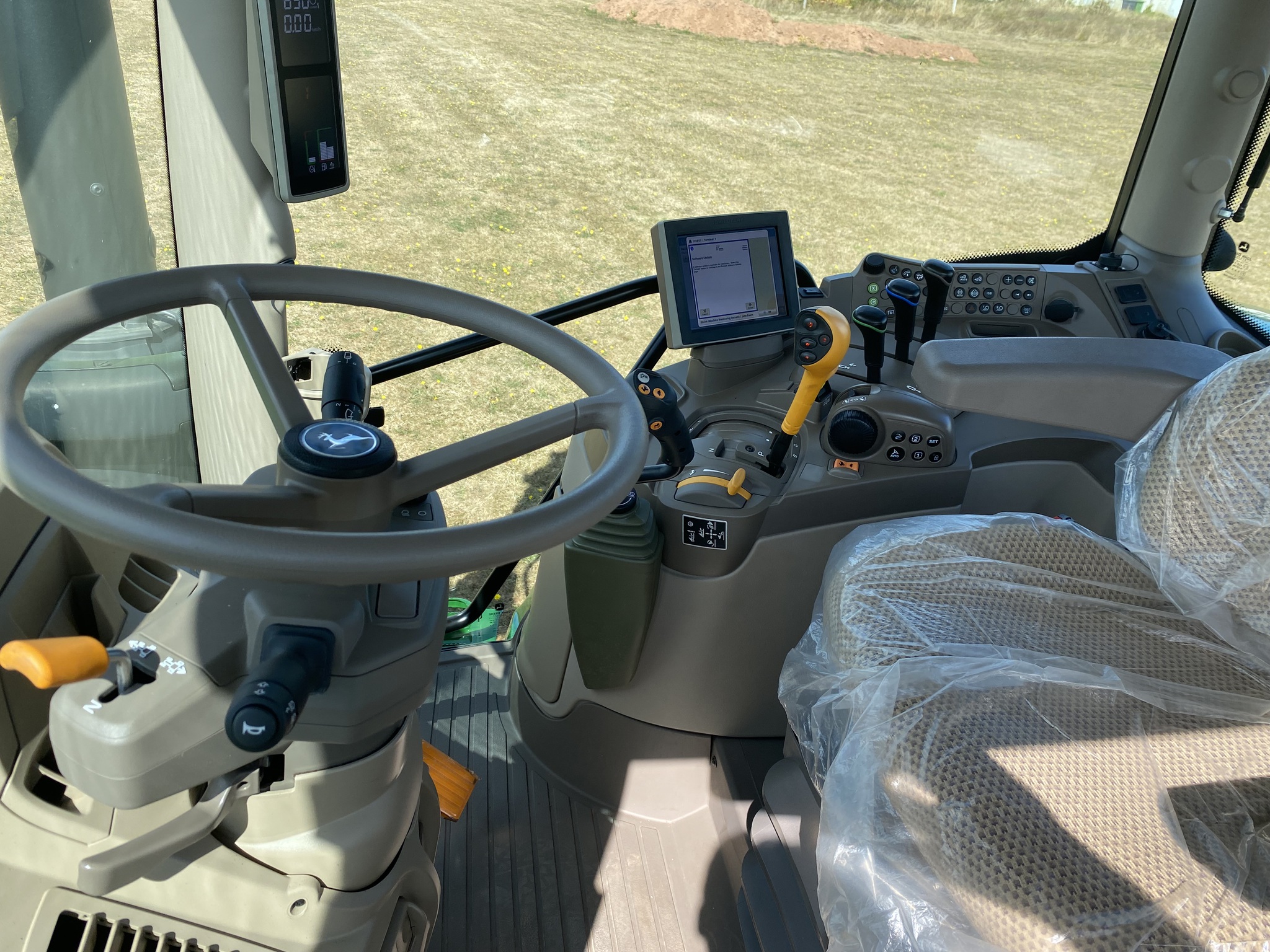 2023 John Deere 6R 130 Image 18