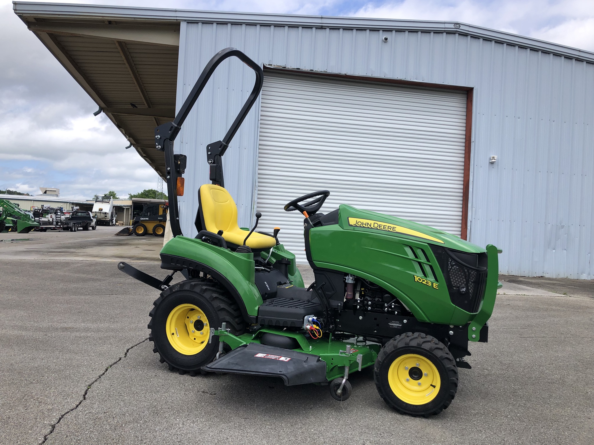 2019 John Deere 1023E Image 1