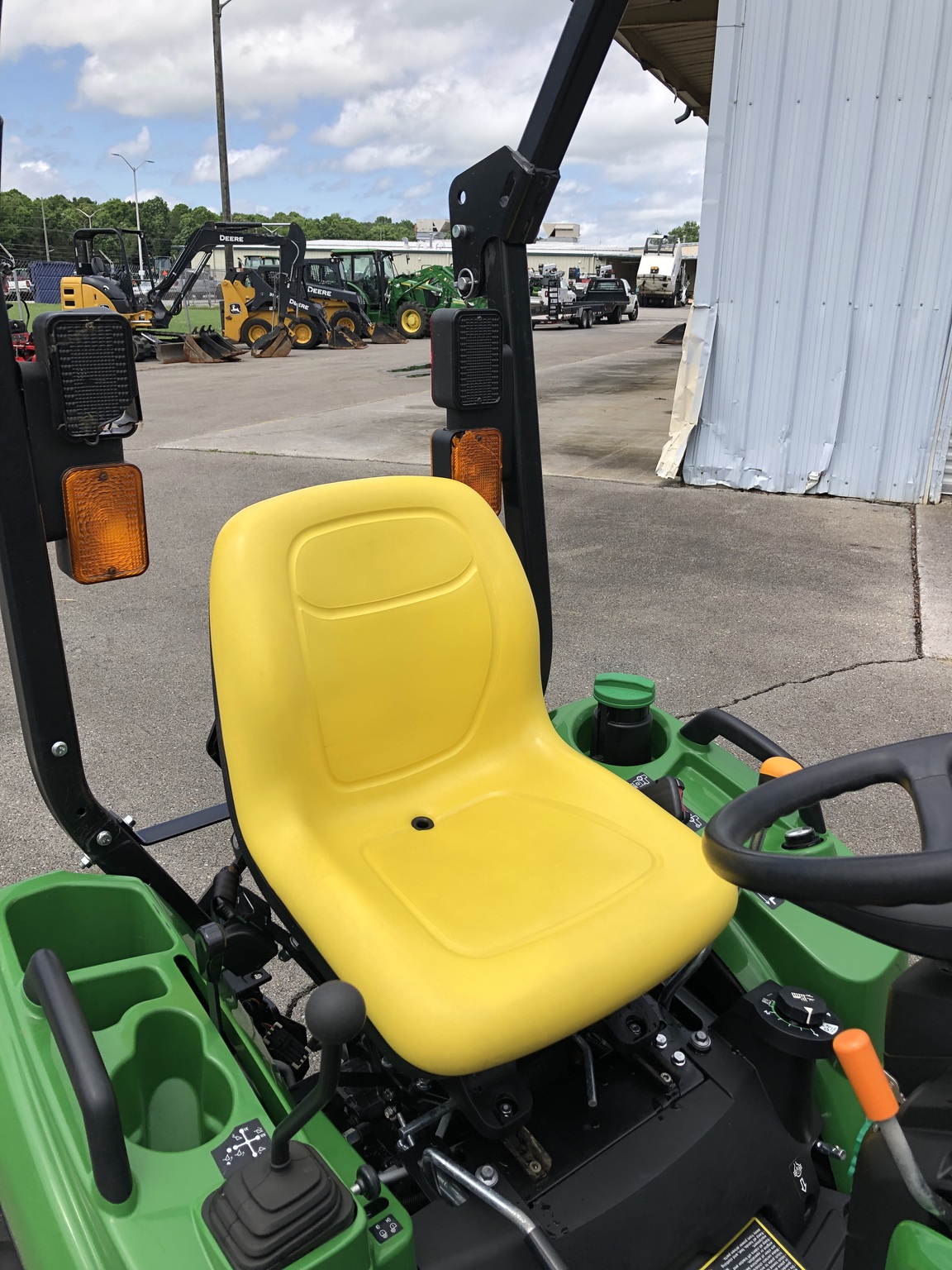 2019 John Deere 1023E Image 5
