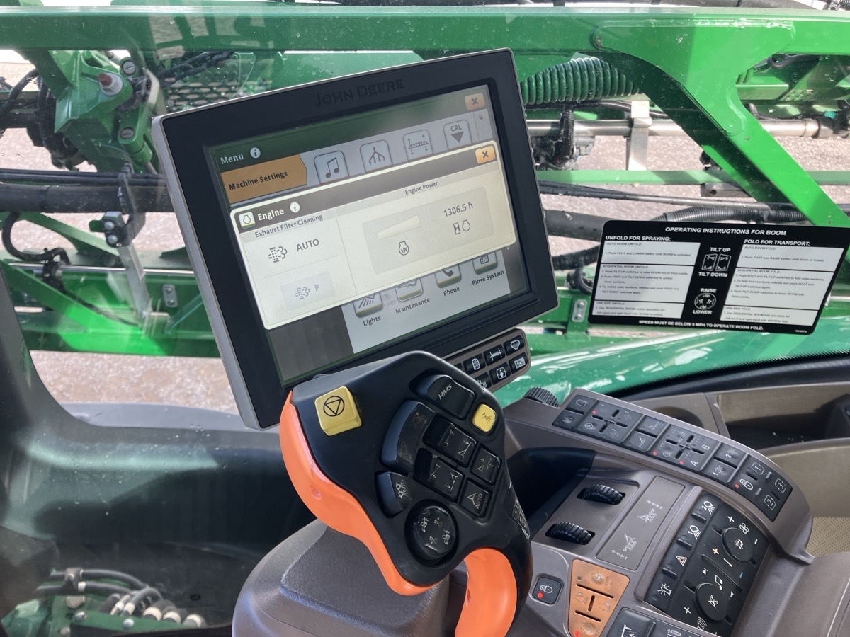 2019 John Deere R4038 Image 9