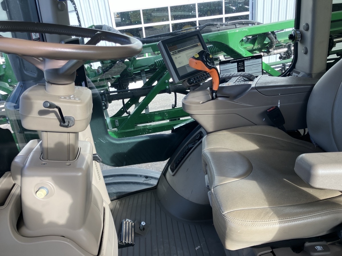 2019 John Deere R4038 Image 6