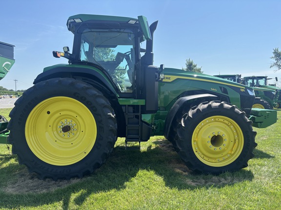 Used 2023 John Deere 8R 340 Row Crop Tractors at Koenig Equipment in Oxford, OH - Photo5