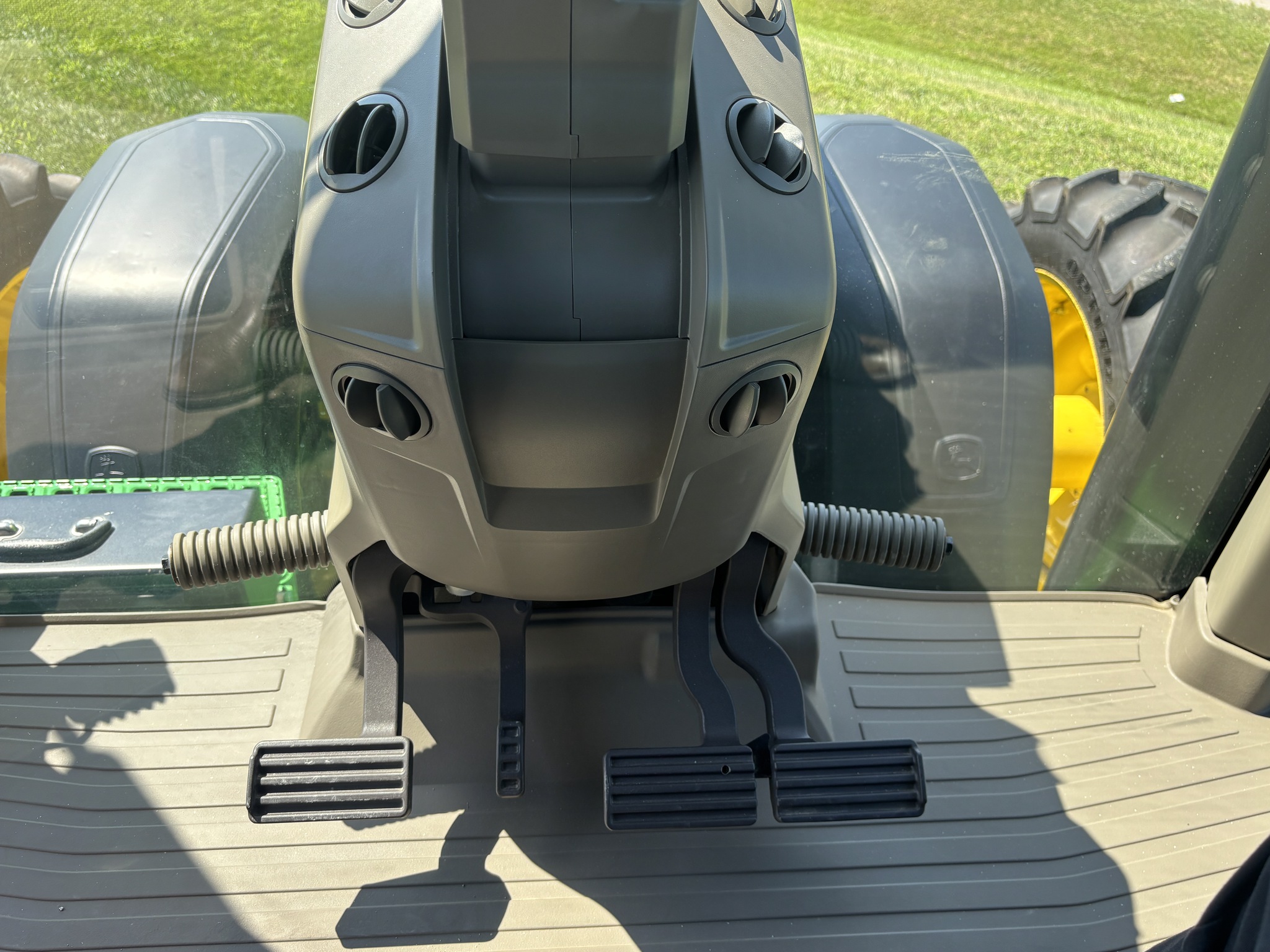 Used 2023 John Deere 8R 340 Row Crop Tractors at Koenig Equipment in Oxford, OH - PhotoXL32