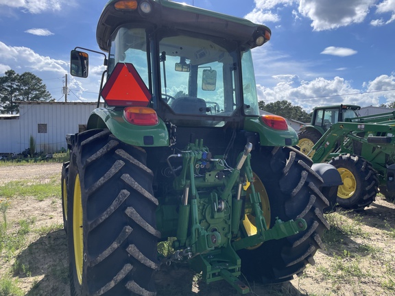 2021 John Deere 6105E Photo 4