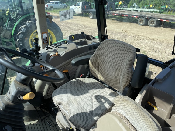 2021 John Deere 6105E Photo 5