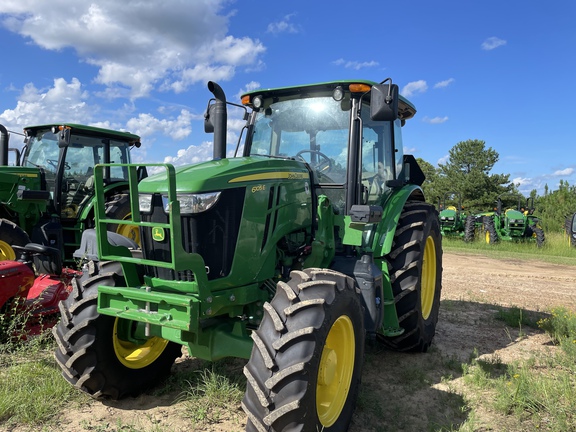 2021 John Deere 6105E Photo 3