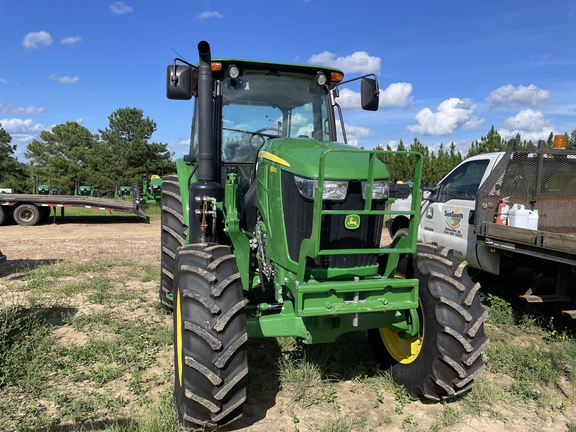 2021 John Deere 6105E Photo 2