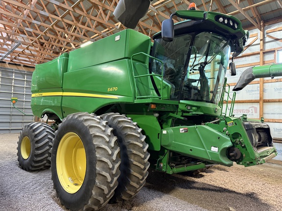 John Deere S670