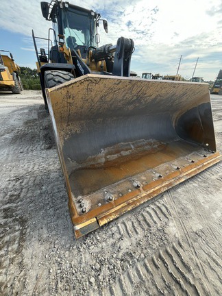 2023 John Deere 744 P