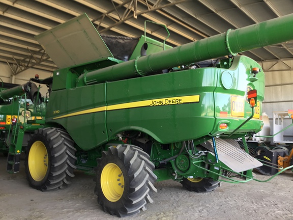 John Deere S780 image 2