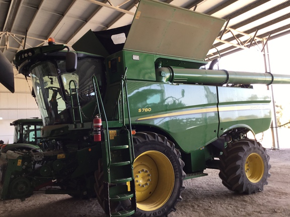 John Deere S780 image 6