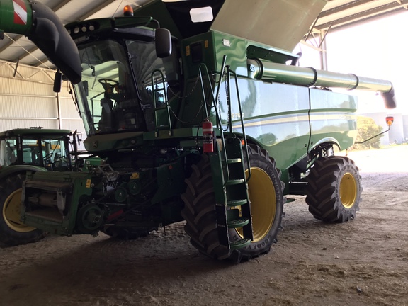 John Deere S780 image 4