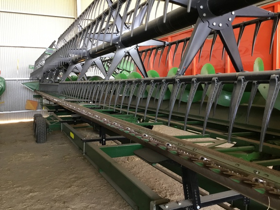 John Deere S780 image 25