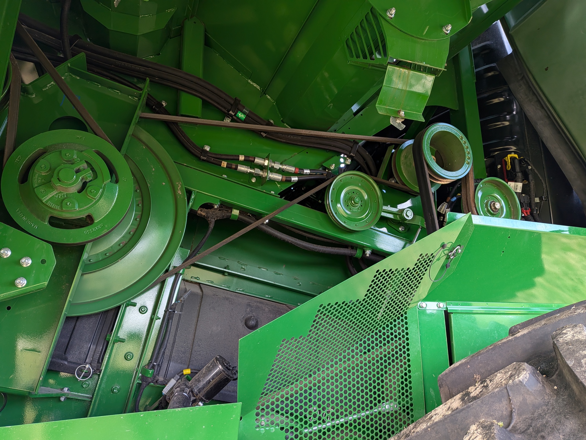  2023 John Deere S780 at Heritage Tractor in Galesburg, IL