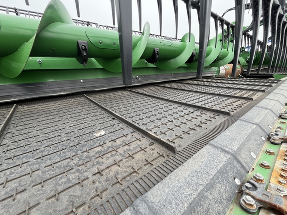 Used 2024 John Deere HD35R Combine Platforms at Horizon Ag & Turf in Warburg, AB - Photo13