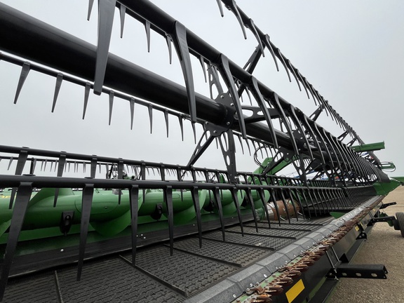 Used 2024 John Deere HD35R Combine Platforms at Horizon Ag & Turf in Warburg, AB - Photo14