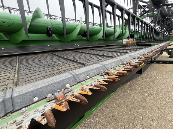 Used 2024 John Deere HD35R Combine Platforms at Horizon Ag & Turf in Warburg, AB - Photo12