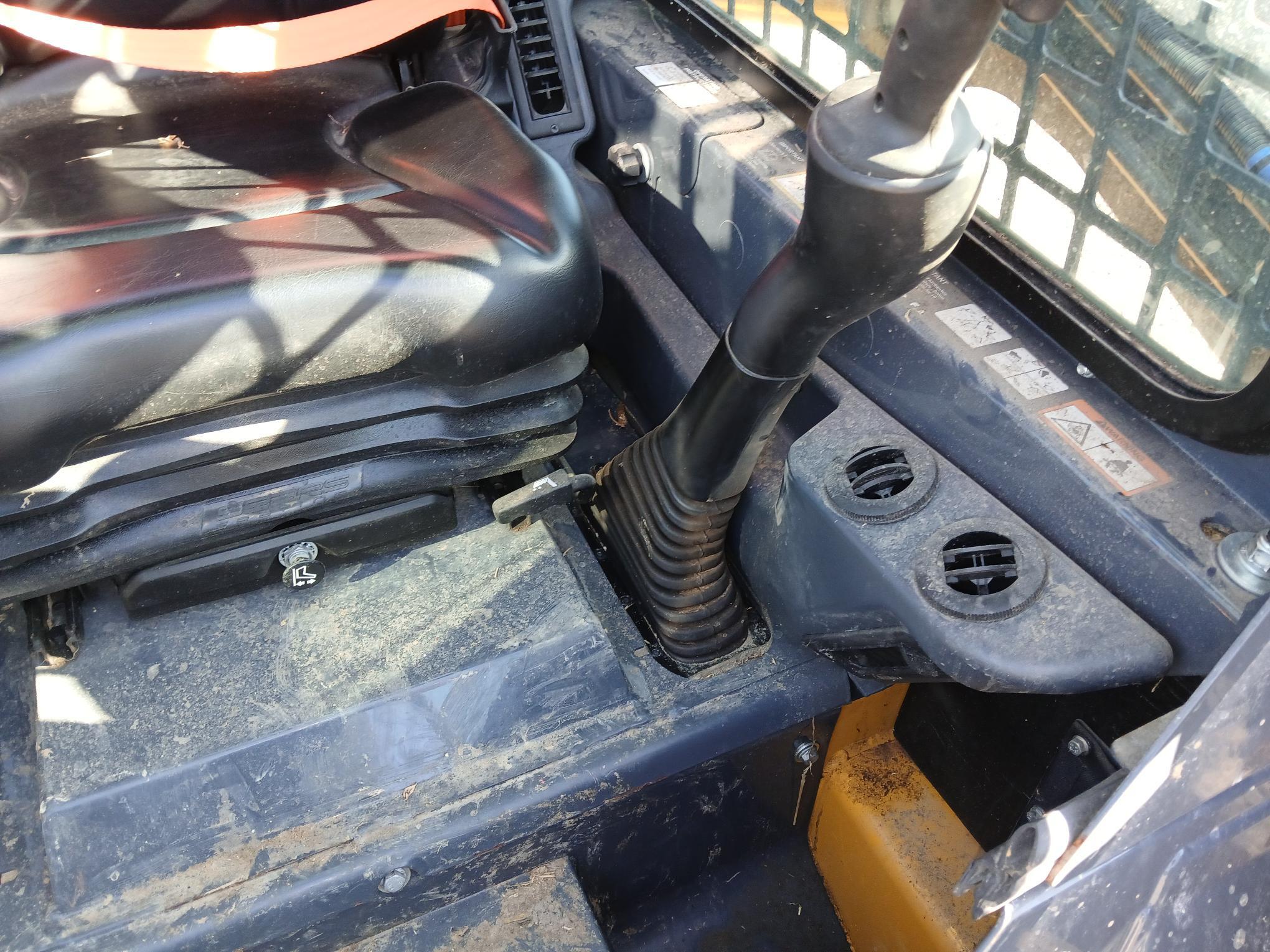 2018 John Deere 312GR Image 12