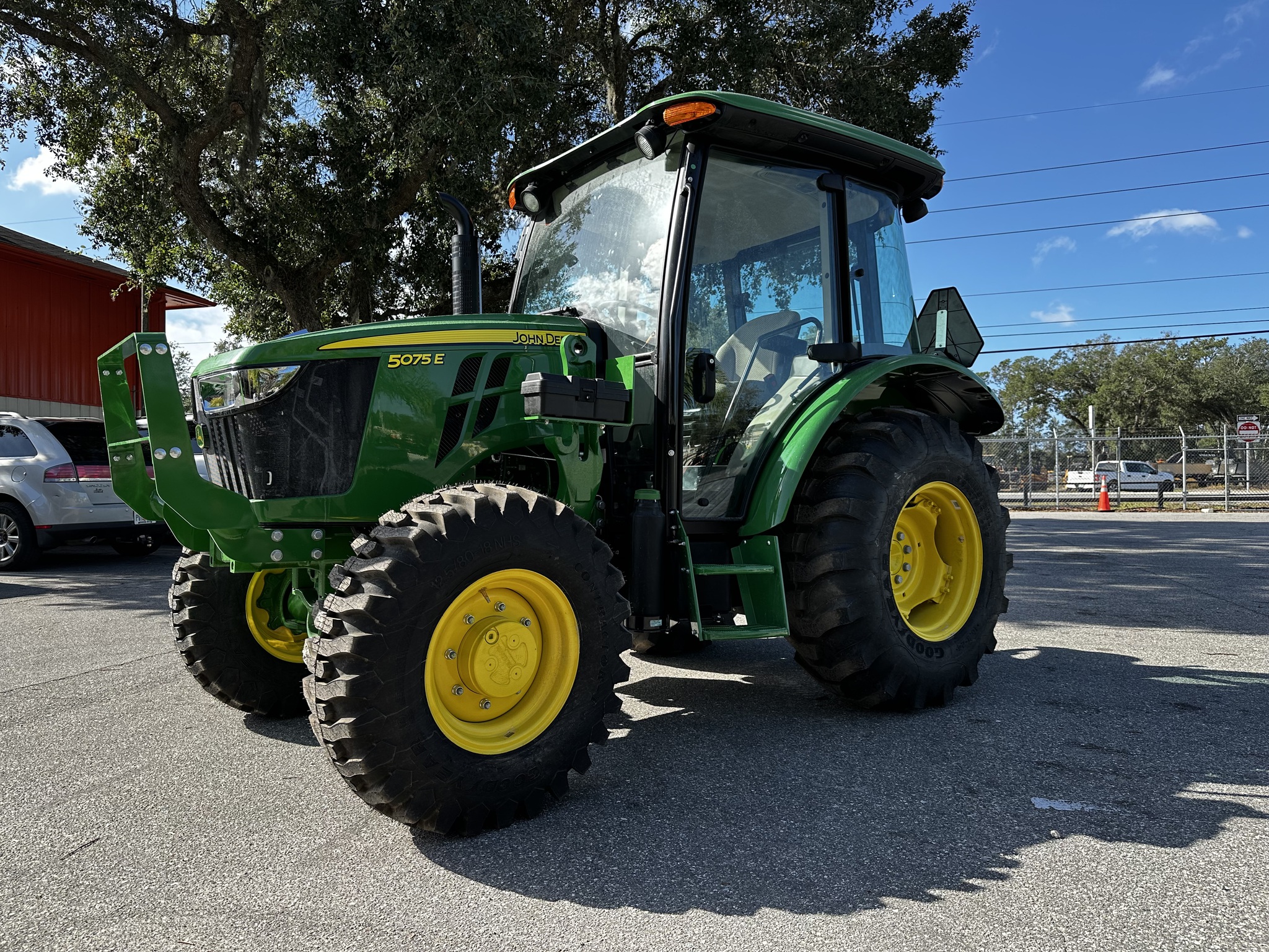 2025 John Deere 5075E Image 2