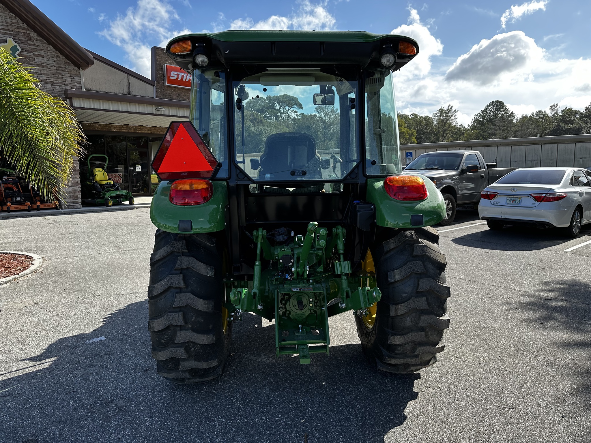 2025 John Deere 5075E Image 6