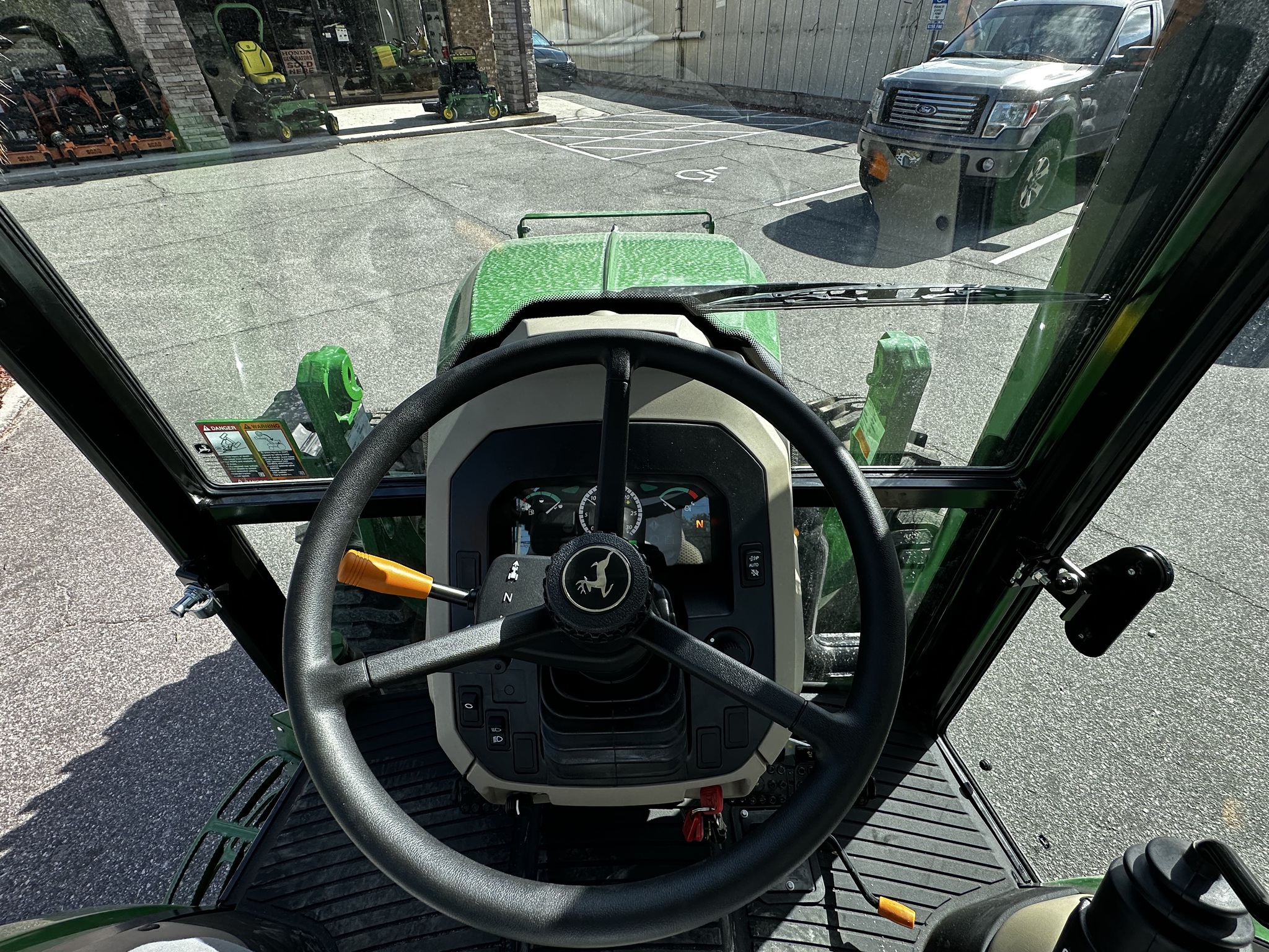 2025 John Deere 5075E Image 11