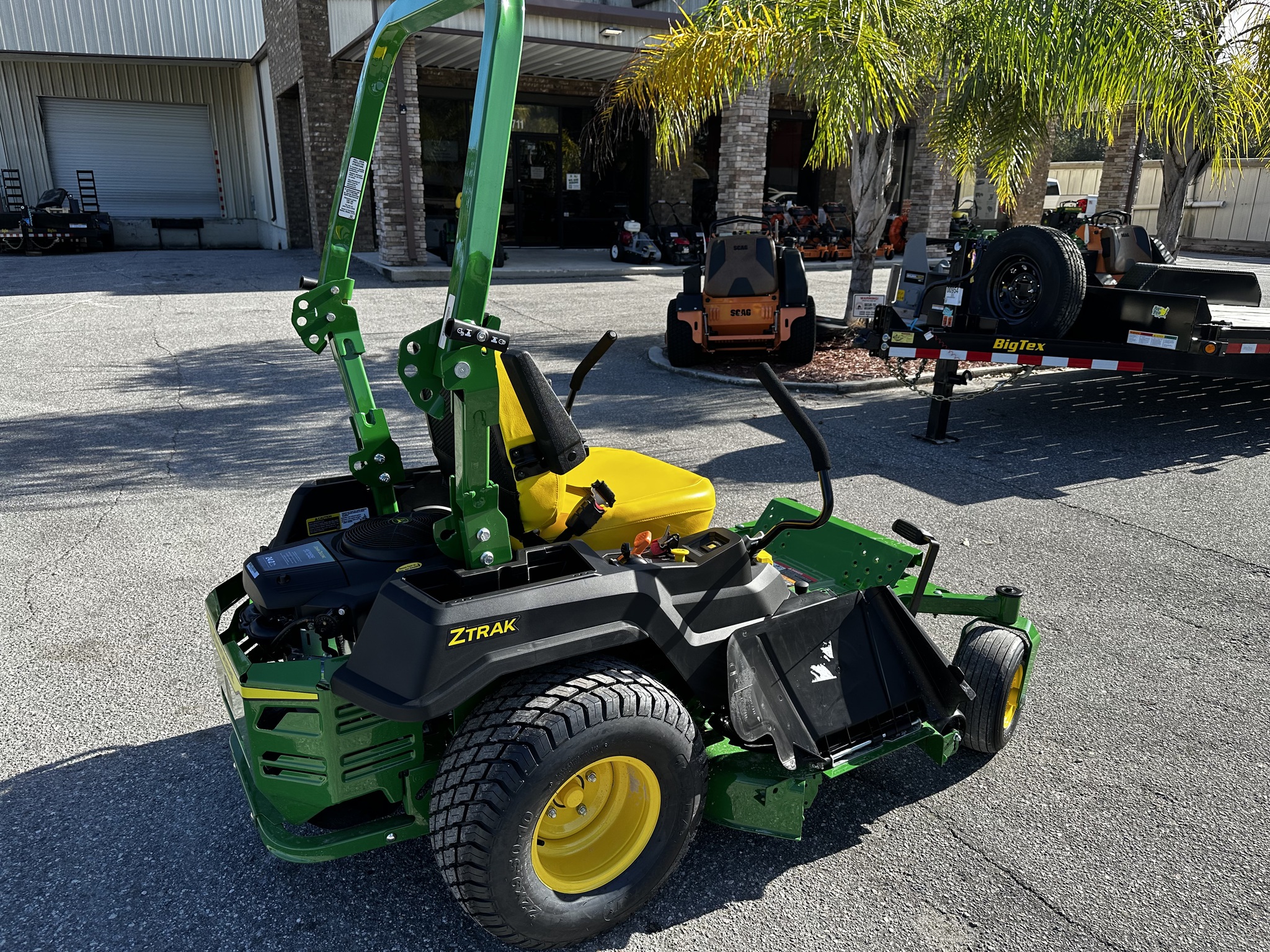 2025 John Deere Z515E Image 4