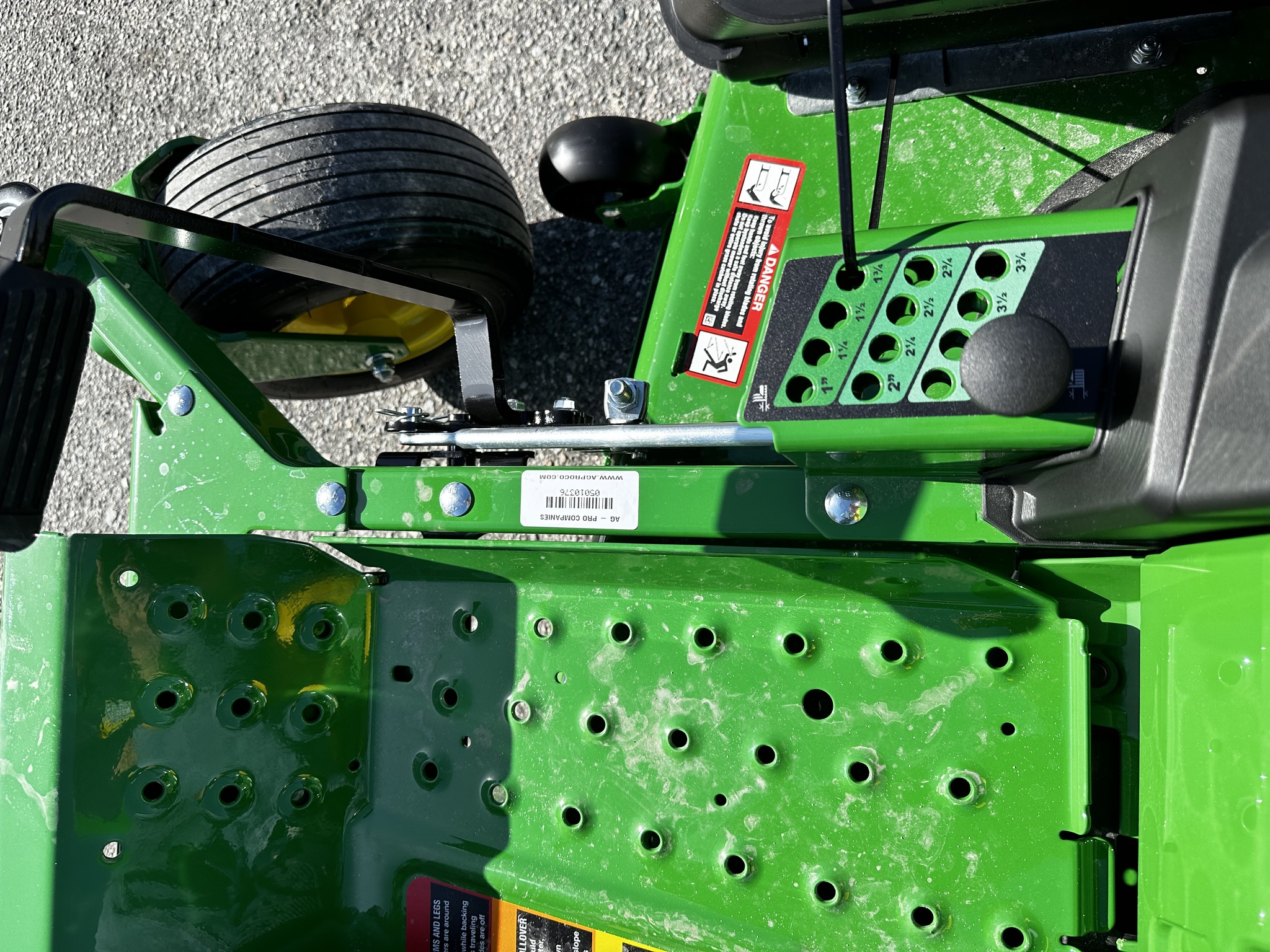 2025 John Deere Z515E Image 9