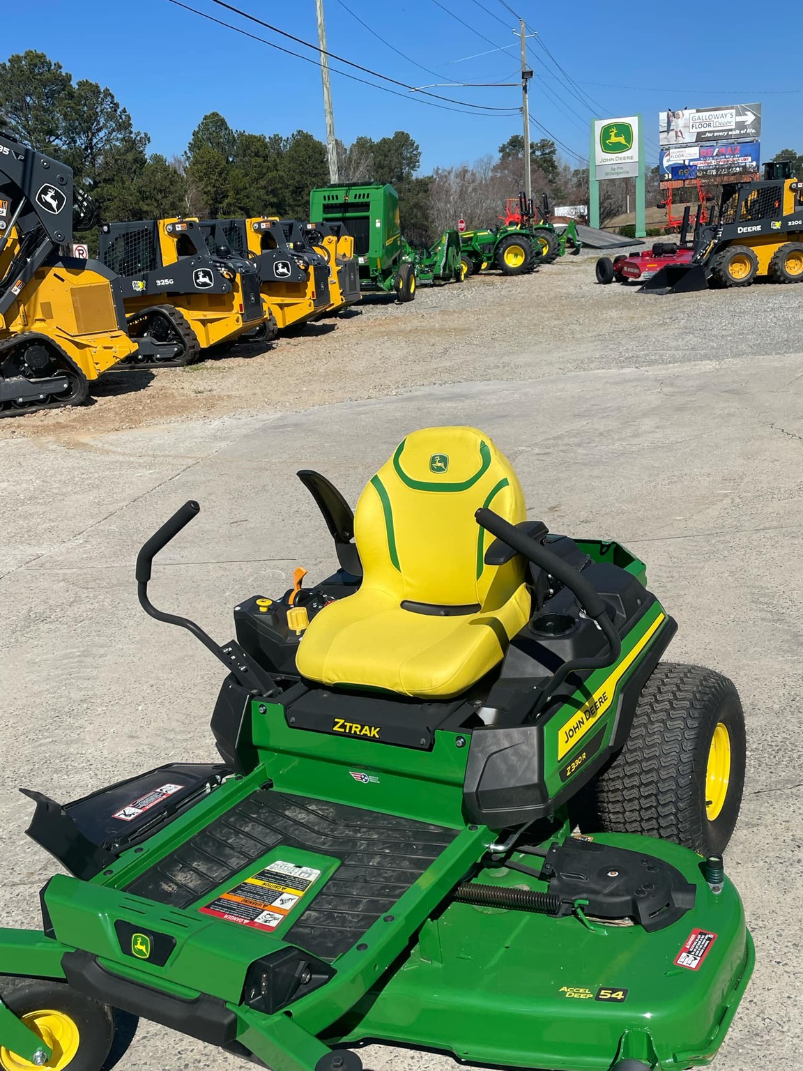 2024 John Deere Z330R Image 1