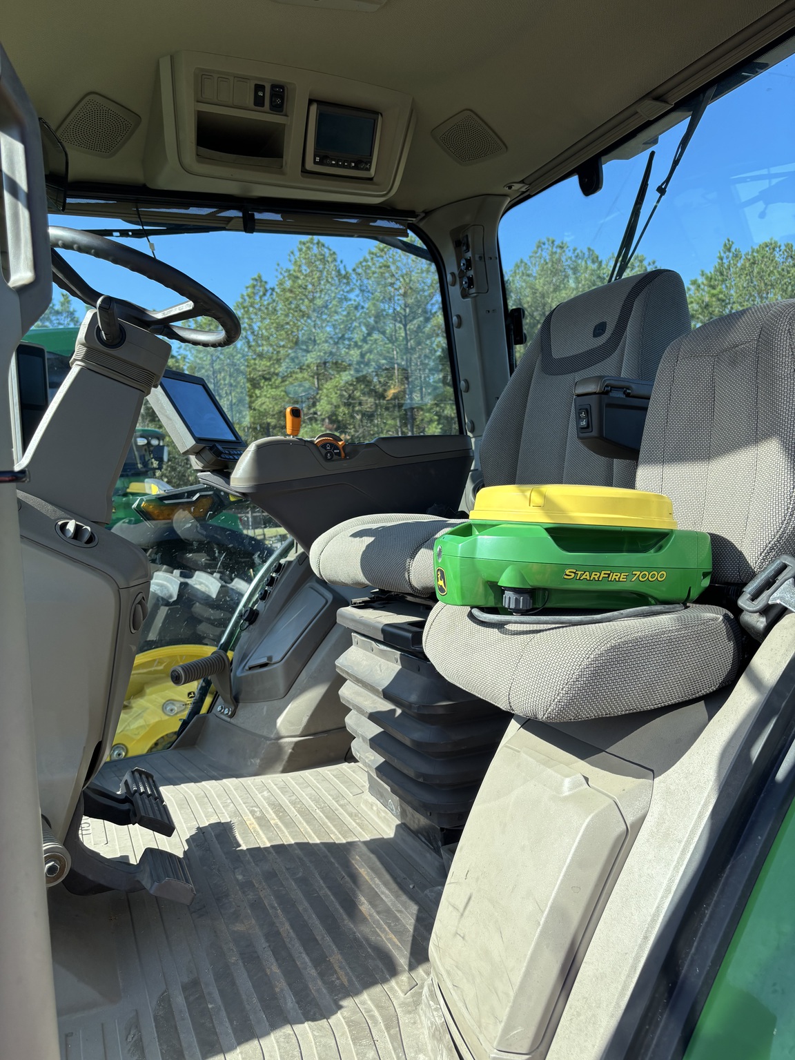 2023 John Deere 8R 370 Image 6