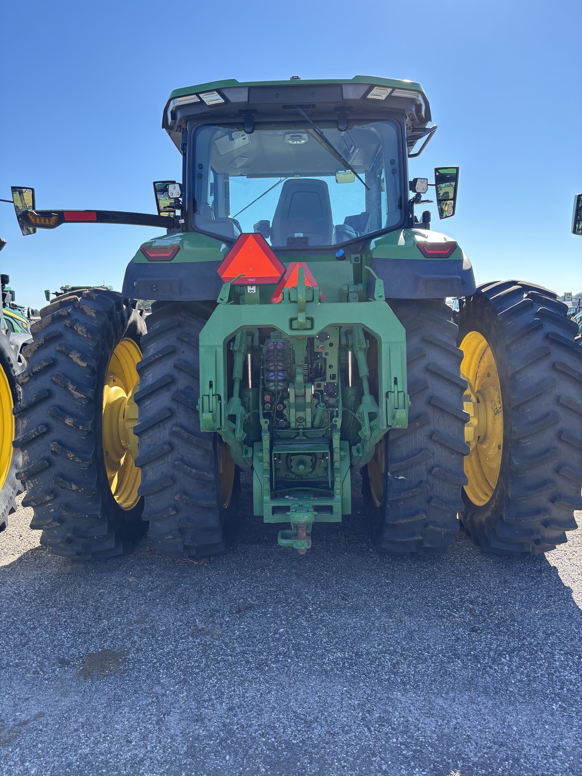 2023 John Deere 8R 370 Image 4
