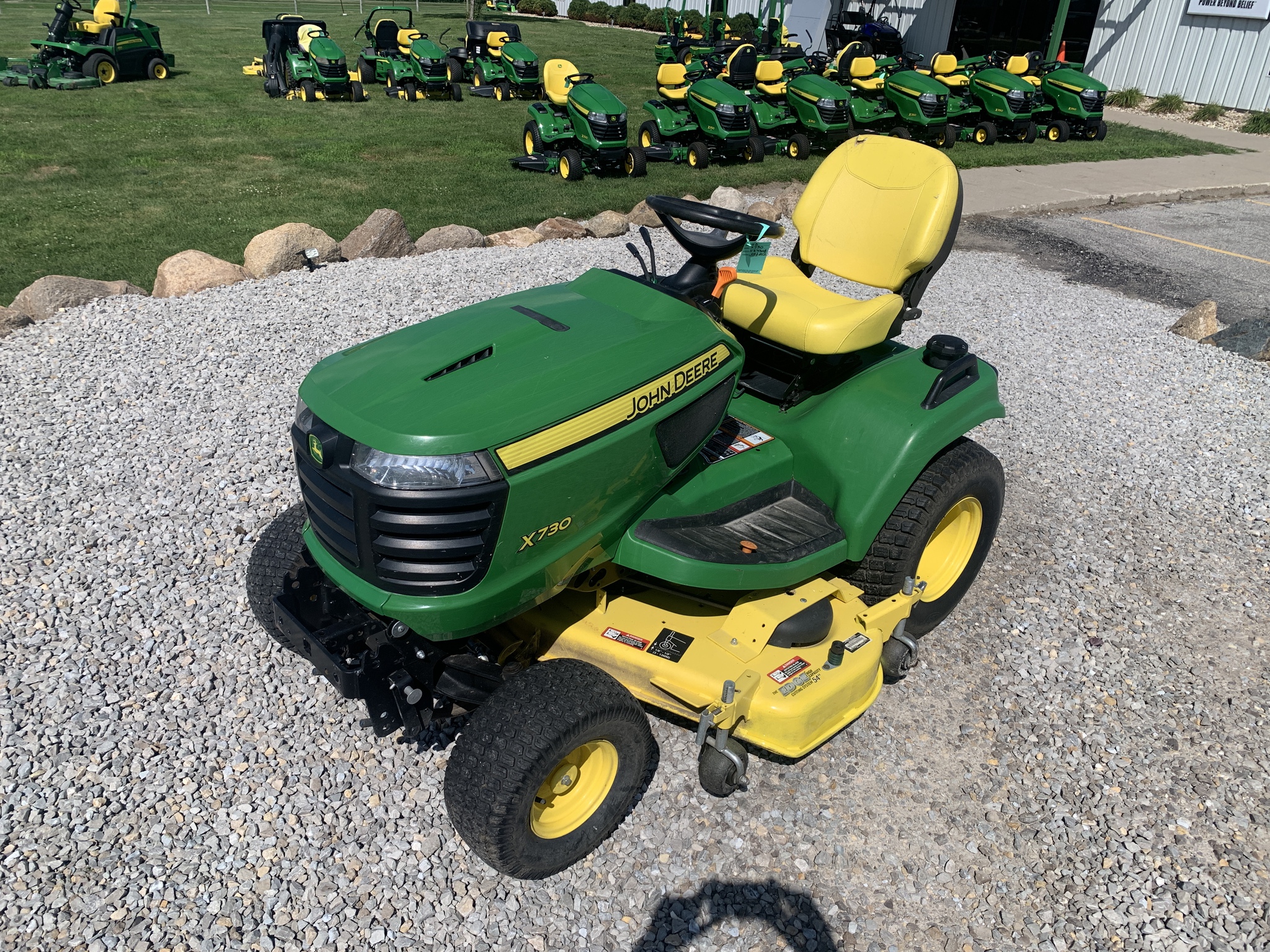 2016 John Deere X730 Image 9