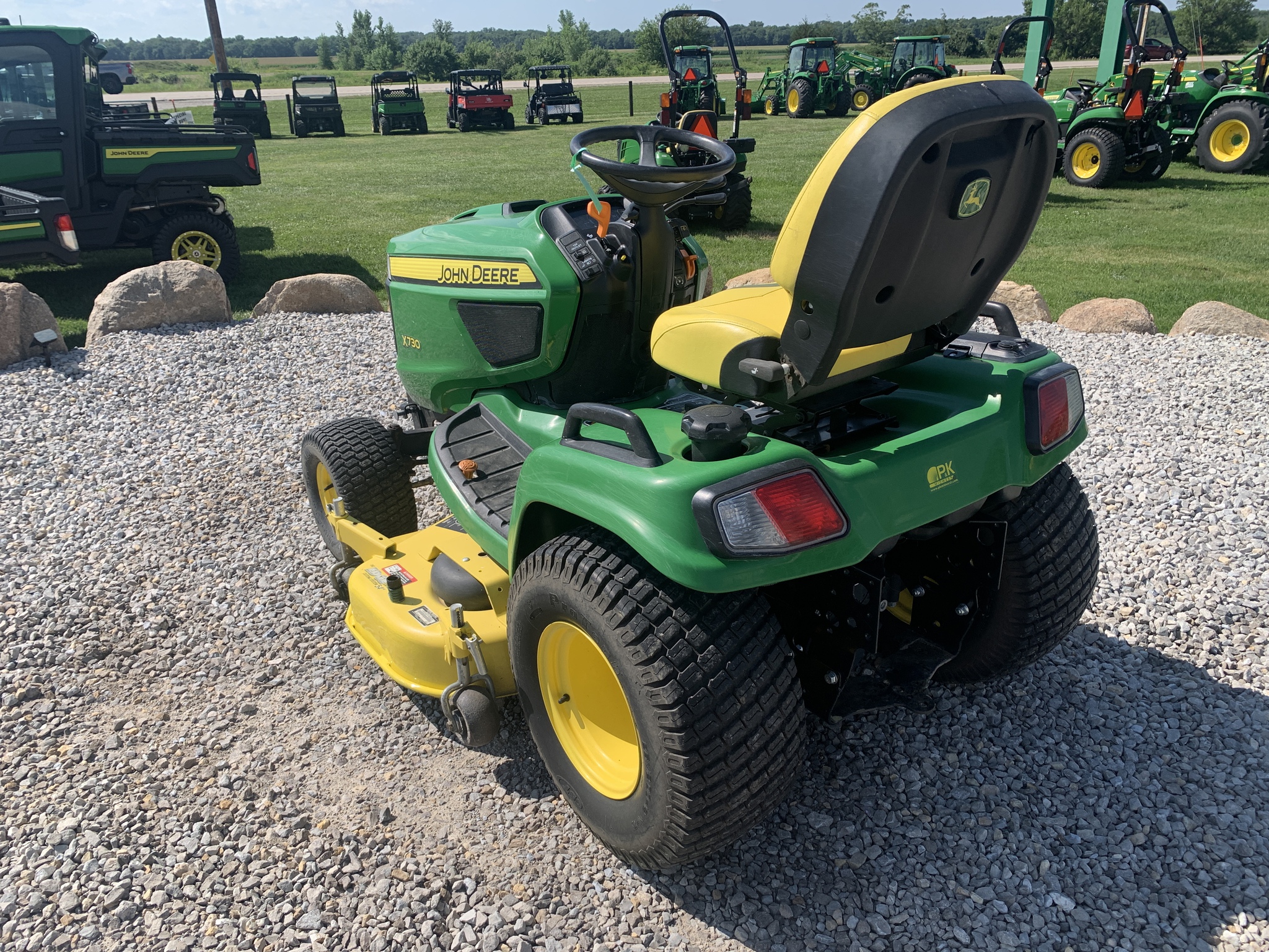 2016 John Deere X730 Image 3