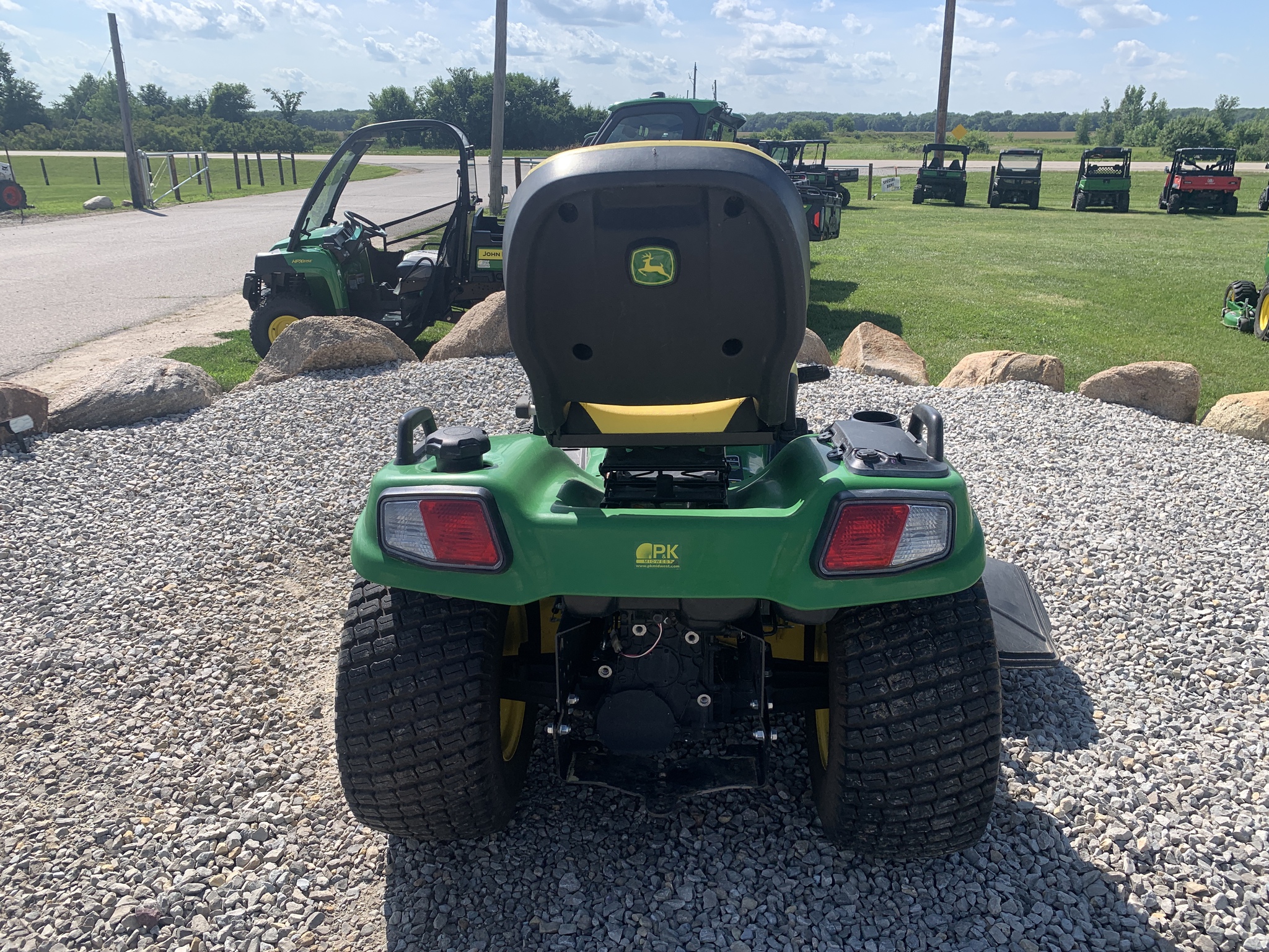 2016 John Deere X730 Image 4