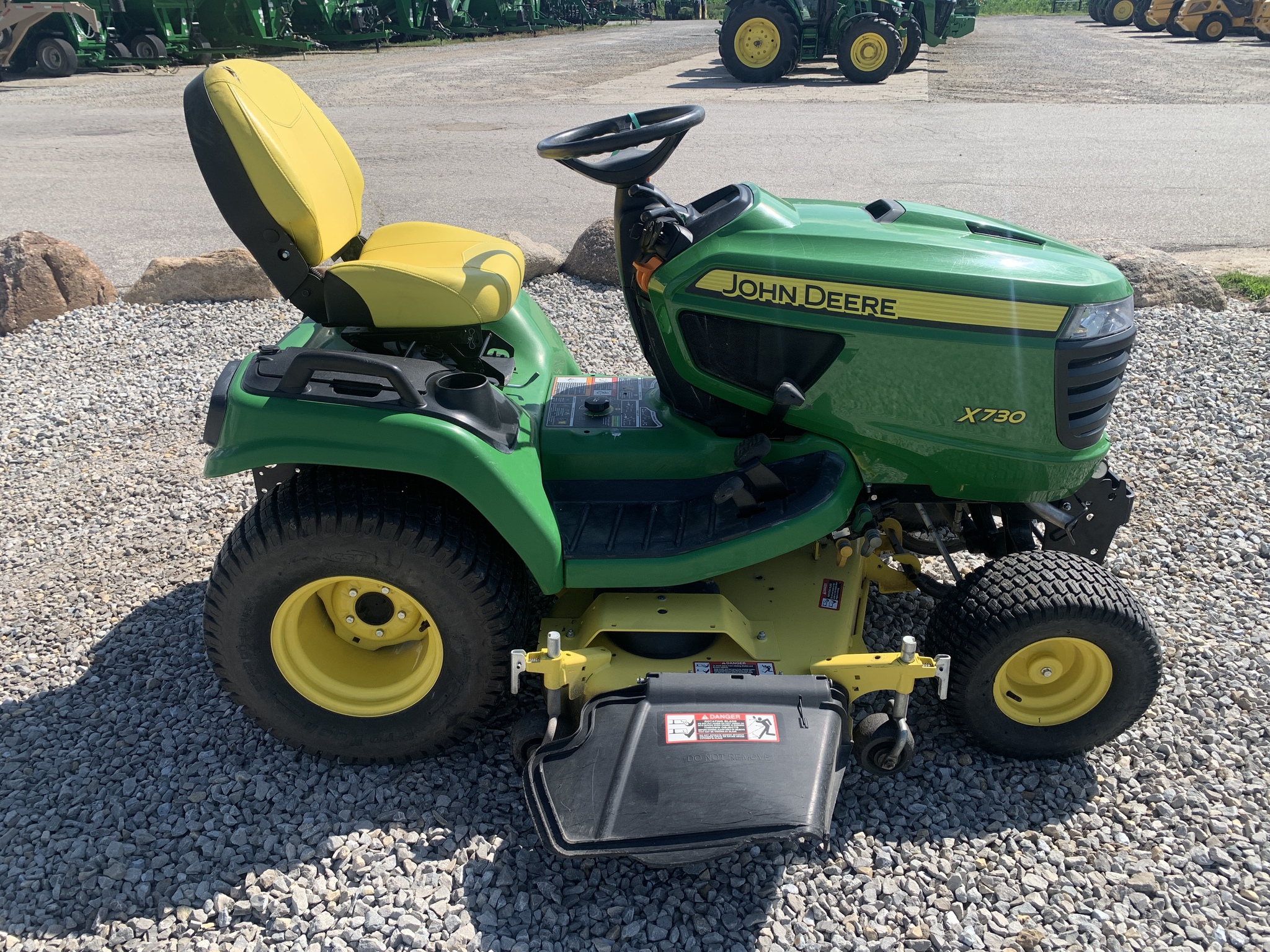 2016 John Deere X730 Image 6
