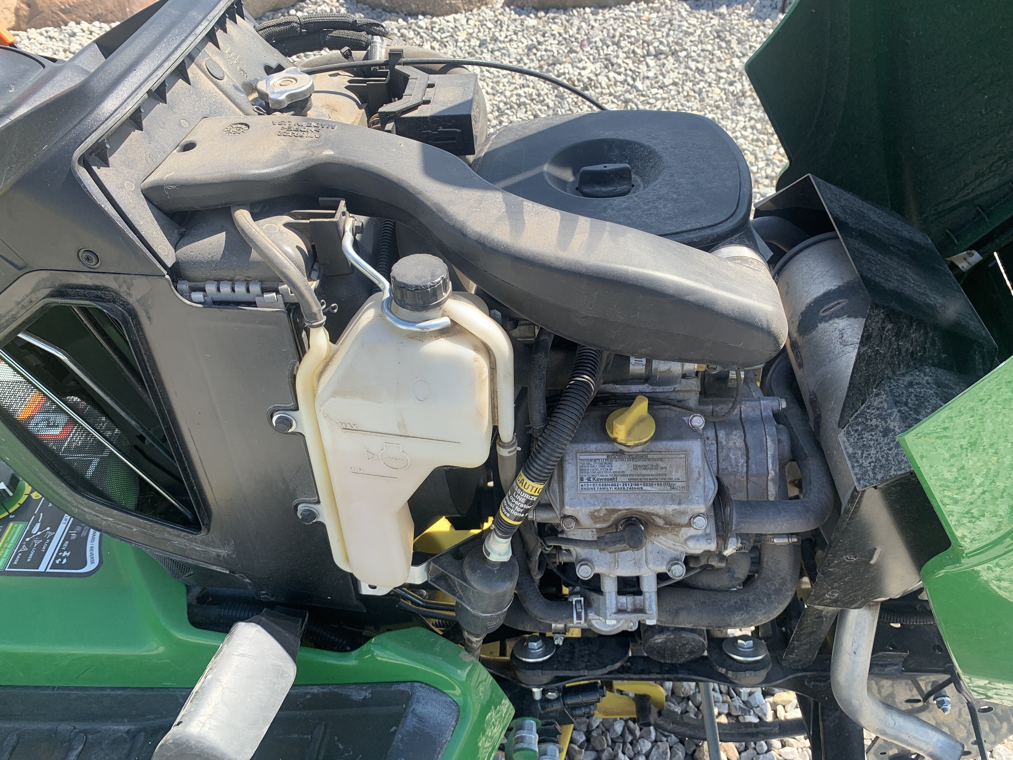 2016 John Deere X730 Image 13