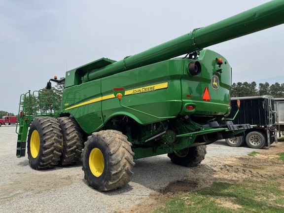 Photo of 2017 John Deere S680