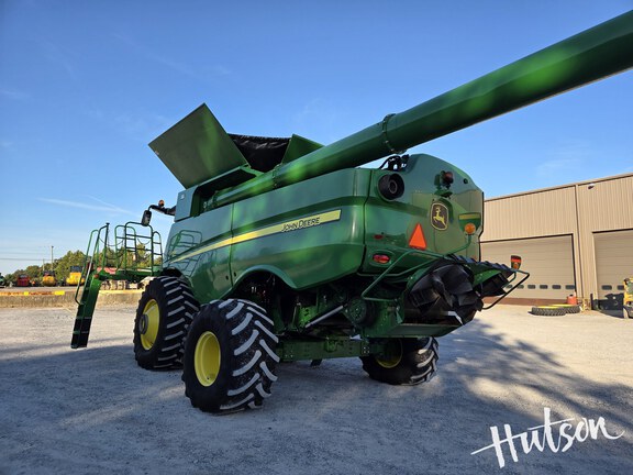 Photo of 2017 John Deere S680