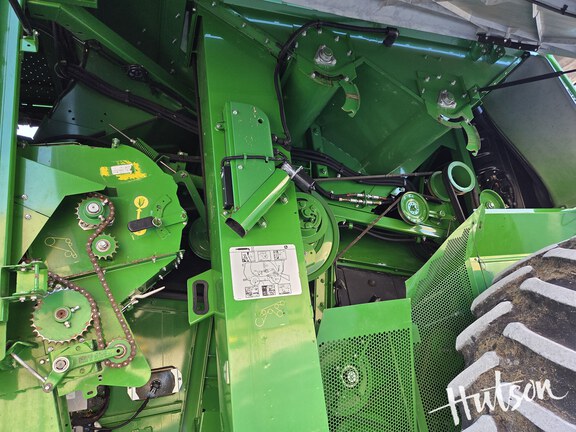 Photo of 2017 John Deere S680
