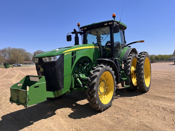  John Deere 8270R