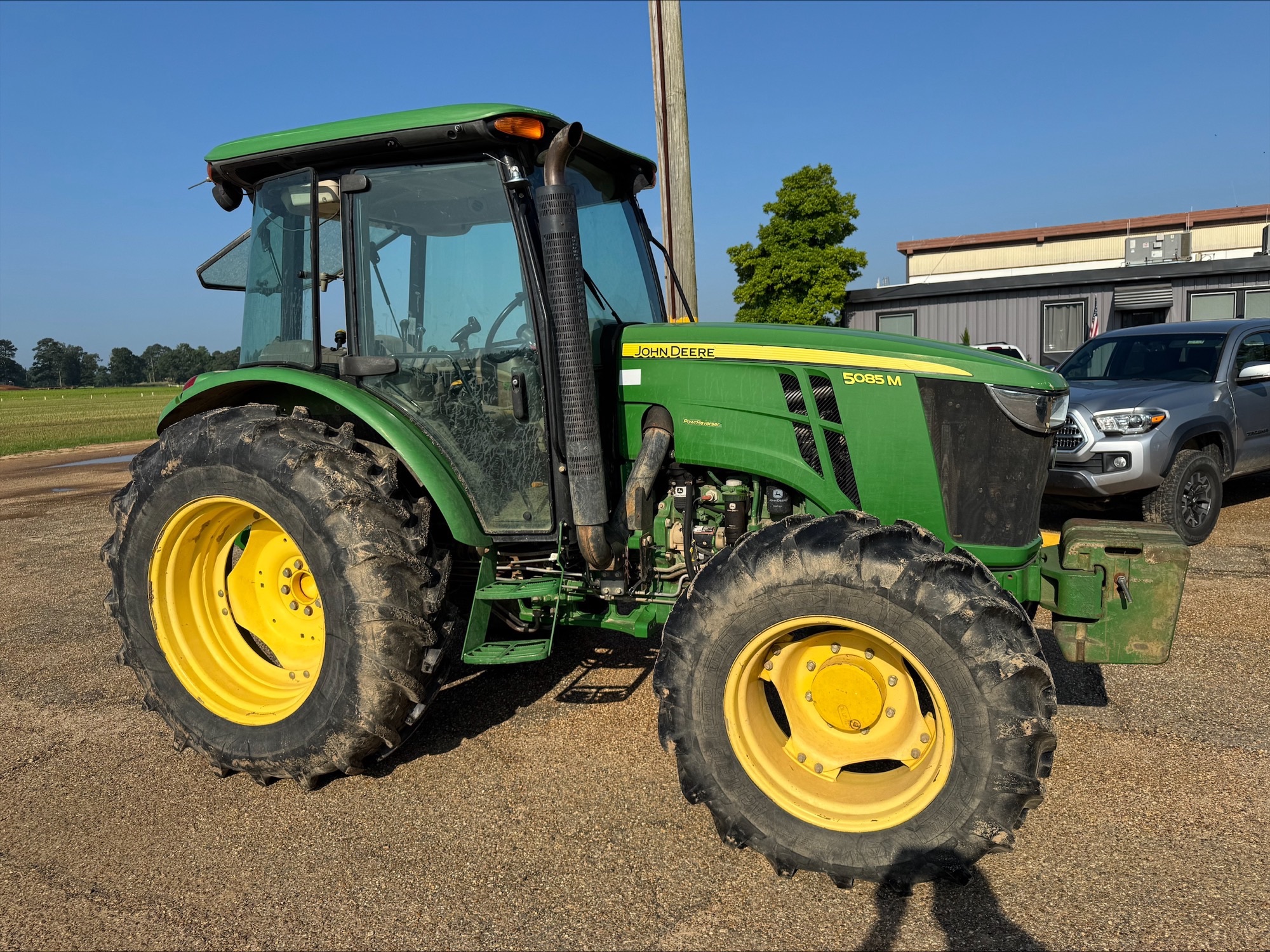 2012 John Deere 5085M Image 4