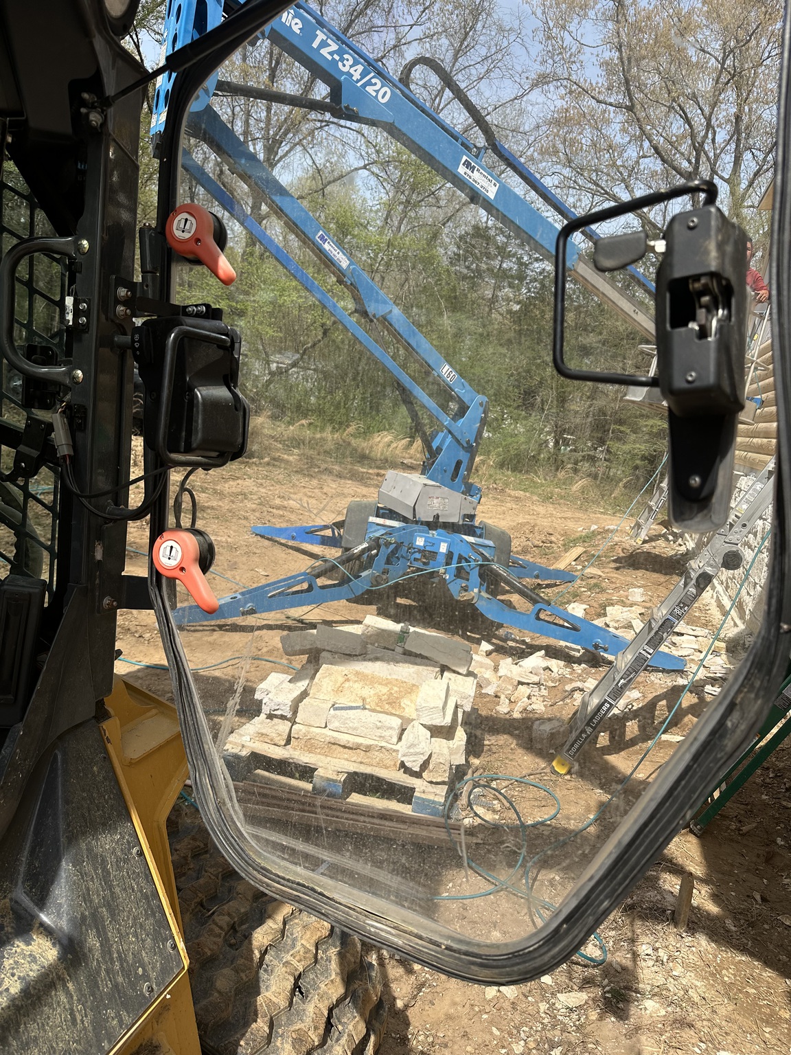2020 John Deere 333G Image 6