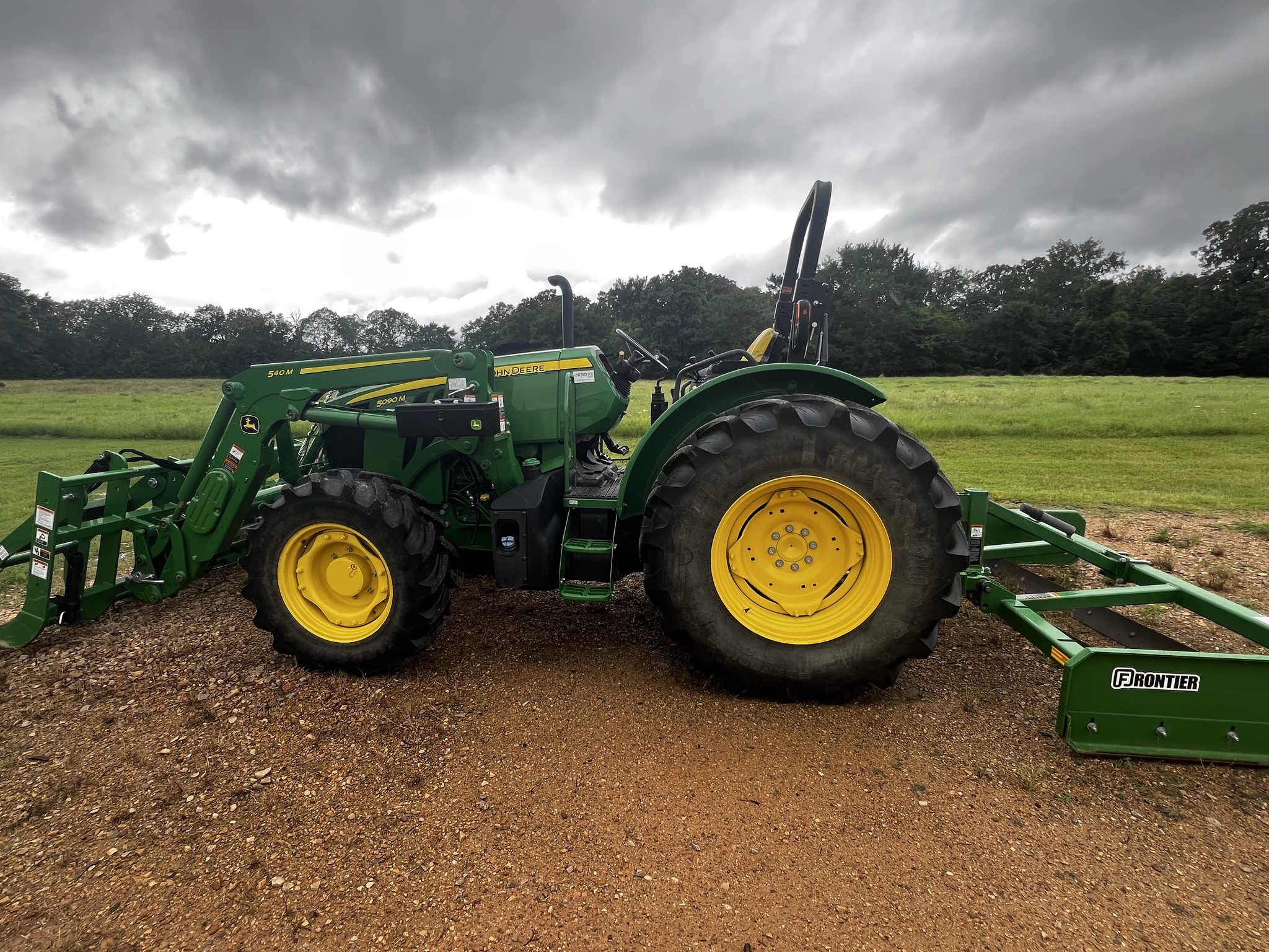 2022 John Deere 5090M Image 1