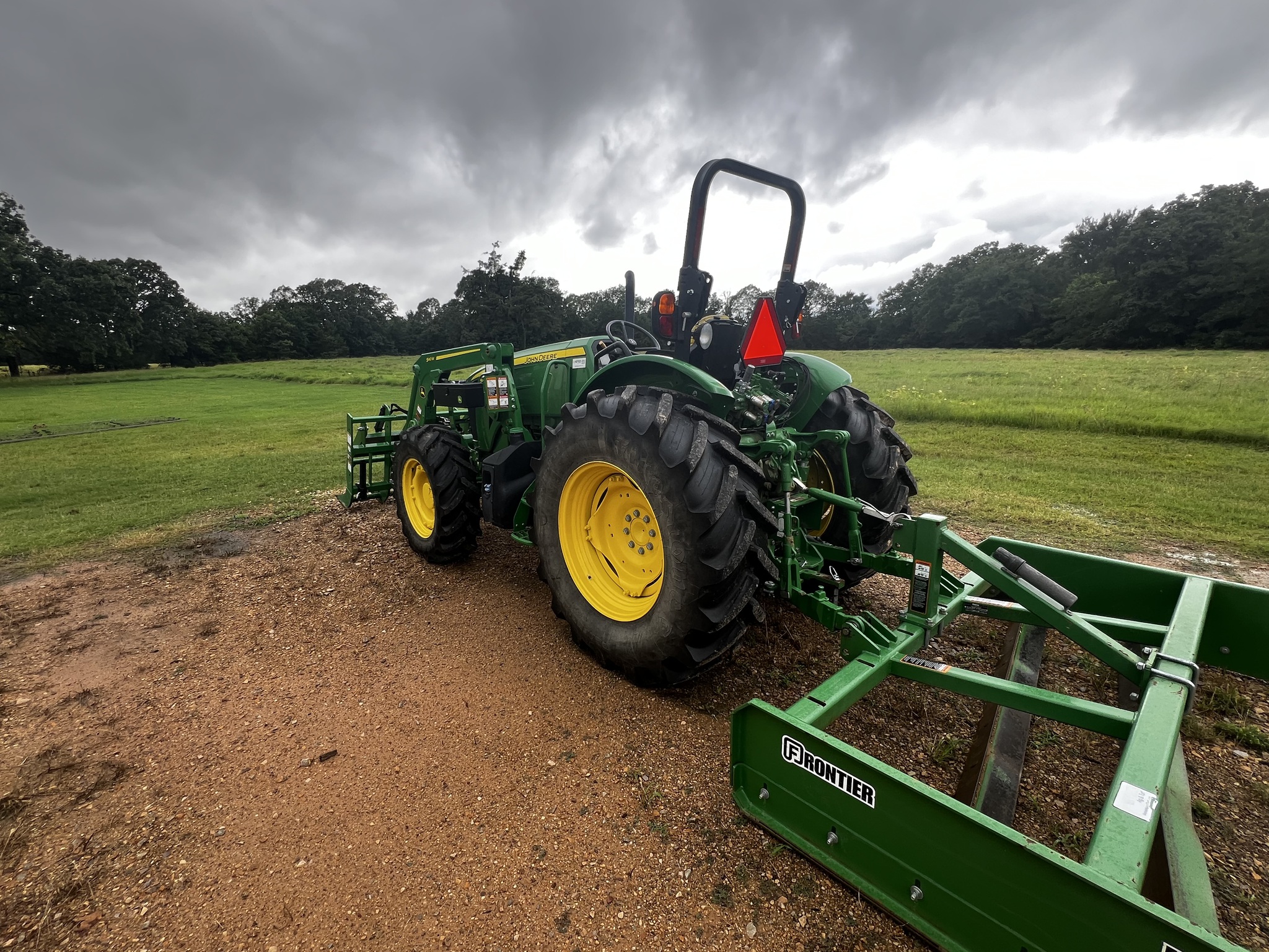 2022 John Deere 5090M Image 10