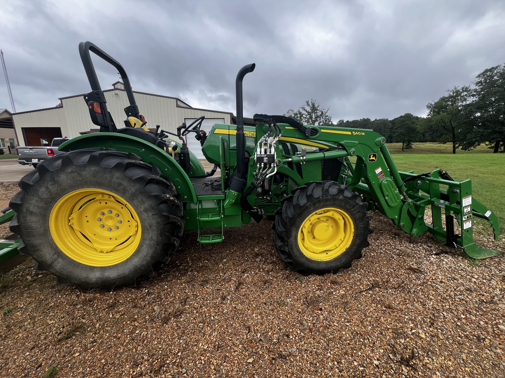 2022 John Deere 5090M Image 7